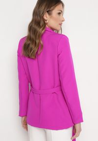 Born2be - Ciemnofioletowa Marynarka Jednorzędowa z Ozdobnym Paskiem i Klapami Orianella. Okazja: do pracy, na spotkanie biznesowe. Kolor: fioletowy. Materiał: jeans. Styl: elegancki, biznesowy #3