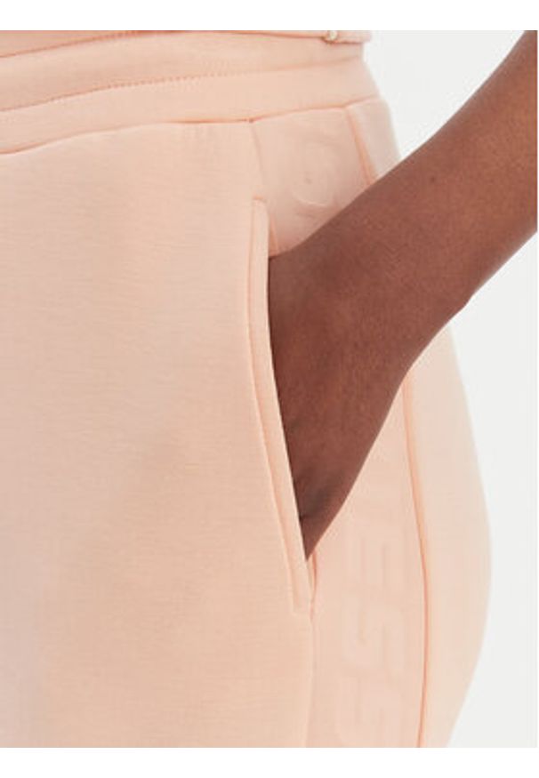 Guess Spodnie dresowe V2YB18 K7UW2 Pomarańczowy Regular Fit. Kolor: pomarańczowy. Materiał: wiskoza