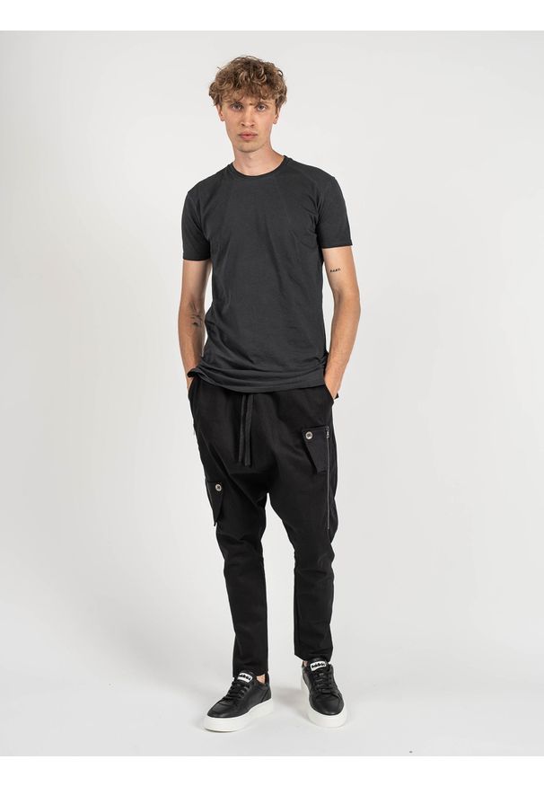 La Haine Inside Us T-shirt "Jagged" | A2208 3J | JAGGED | Mężczyzna | Grafitowy. Okazja: na co dzień. Kolor: szary. Materiał: bawełna. Styl: casual