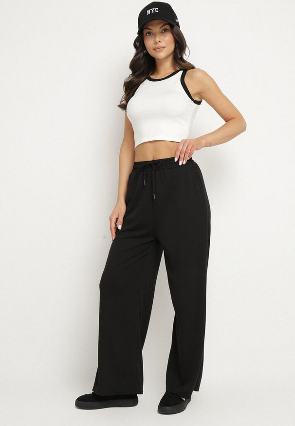 Born2be - Czarne Spodnie z Gumką w Pasie i Wsuwanymi Kieszeniami Tosille. Okazja: na co dzień. Kolor: czarny. Styl: elegancki, casual