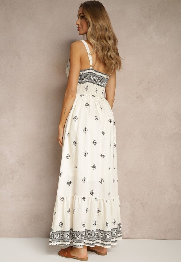 Renee - Czarna Sukienka z Wiskozą o Rozkloszowanym Kroju na Ramiączkach w Boho Print Leaella. Okazja: na co dzień. Typ kołnierza: dekolt kwadratowy. Kolor: czarny. Materiał: wiskoza. Długość rękawa: na ramiączkach. Wzór: nadruk. Typ sukienki: rozkloszowane. Styl: boho