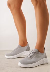 Born2be - Szare Dzianinowe Sneakersy na Grubej Podeszwie ze Żłobieniami Enolora. Okazja: na co dzień, na spacer. Kolor: szary. Materiał: dzianina. Szerokość cholewki: normalna. Sport: turystyka piesza, fitness #4