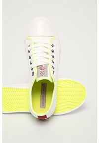 Cross Jeans Tenisówki damskie kolor biały. Nosek buta: okrągły. Zapięcie: sznurówki. Kolor: biały. Materiał: guma