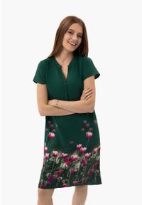 Volcano - Luźna sukienka w kwiaty G-MAY. Okazja: na co dzień. Kolor: zielony. Wzór: kwiaty. Typ sukienki: tulipan, proste. Materiał: skóra, wiskoza, materiał. Długość rękawa: krótki rękaw. Sezon: lato. Styl: casual. Długość: midi #1