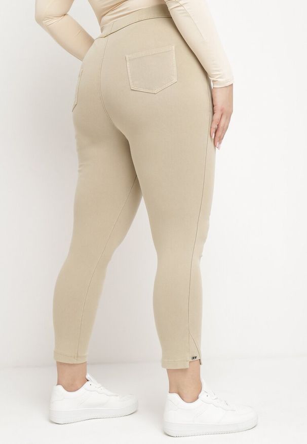 Born2be - Beżowe Spodnie Skinny ze Sznurkiem w Pasie i Kieszeniami Irfana. Okazja: na co dzień. Kolor: beżowy. Styl: casual, elegancki