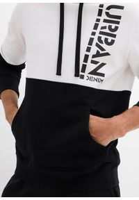 bonprix - Bluza z kapturem slim fit. Typ kołnierza: kaptur. Kolor: czarny. Wzór: nadruk. Styl: sportowy #3