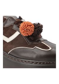 Sneakersy damskie Karino, ze skóry naturalnej licowej z zamszowymi panelami i kontrastowymi wstawkami na boku wiązanie na grubszych sznurowadłach, br. Okazja: na co dzień. Kolor: brązowy. Materiał: zamsz, skóra. Wzór: aplikacja. Obcas: na platformie. Styl: casual #7