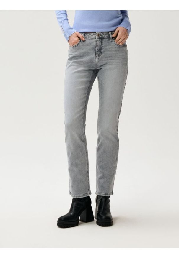 Sinsay - Jeansy straight z efektem sprania - szary. Kolor: szary