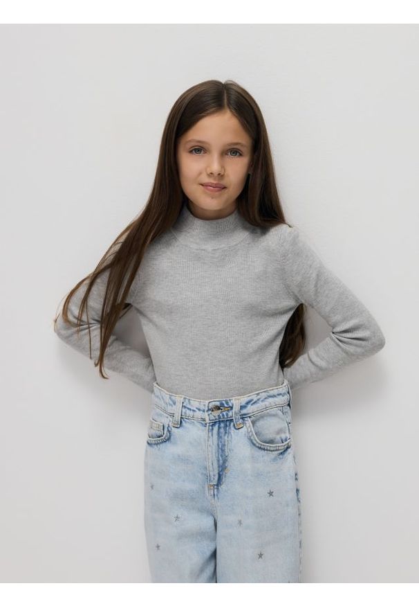 Reserved - Gładki sweter z wiskozy - jasnoszary. Kolor: szary. Materiał: wiskoza. Wzór: gładki