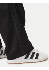 Adidas - adidas Spodnie dresowe adicolor KE3500 Czarny Loose Fit. Kolor: czarny. Materiał: syntetyk, bawełna #2
