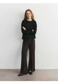 Reserved - Longsleeve z modalem - czarny. Kolor: czarny. Materiał: dzianina, bawełna. Długość rękawa: długi rękaw