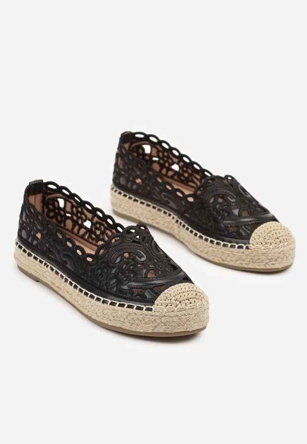 Renee - Czarne Ażurowe Espadryle Zdobione Plecionką i Koronką Nelariss. Okazja: na spacer, do pracy, na spotkanie biznesowe. Nosek buta: okrągły. Kolor: czarny. Materiał: koronka. Wzór: ażurowy, aplikacja, koronka. Obcas: na płaskiej podeszwie. Styl: elegancki, biznesowy