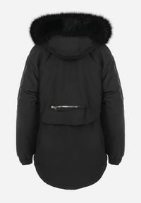 Born2be - Czarna Kurtka Pudełkowa z Futerkiem Oreitheia. Kolor: czarny. Materiał: futro. Długość: krótkie. Wzór: aplikacja #7