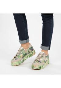 Sneakersy damskie Rieker, niski fason sznurowanie kwiatowy wzór platformowa podeszwa modny charakter stabilna konstrukcja miękka wkładka komfort nosz. Zapięcie: sznurówki. Kolor: zielony. Materiał: jeans, zamsz. Szerokość cholewki: normalna. Wzór: kwiaty. Sezon: wiosna, lato. Styl: klasyczny #6