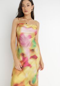 Born2be - Żółta Sukienka Fymias. Kolor: żółty. Materiał: satyna. Długość rękawa: na ramiączkach. Wzór: nadruk. Styl: klasyczny. Długość: maxi #2