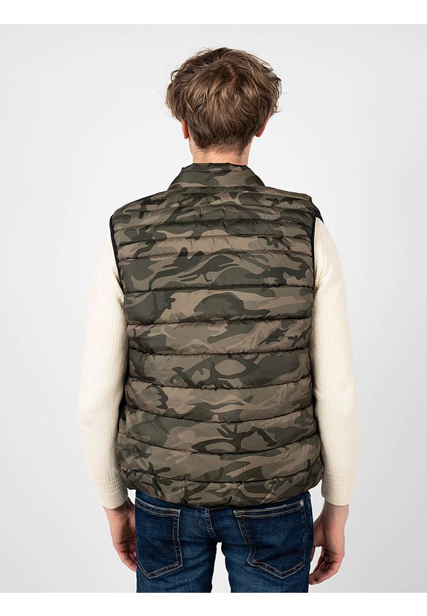 Pepe Jeans Bezrękawnik "Jack" | PL402589 | Jack | Mężczyzna | Khaki, Moro. Okazja: na co dzień. Kolor: brązowy. Materiał: poliester. Długość rękawa: bez rękawów. Wzór: moro. Styl: casual