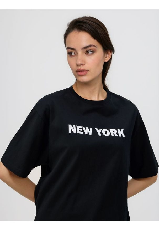 Reserved - T-shirt z nadrukiem - czarny. Kolor: czarny. Materiał: bawełna. Wzór: nadruk