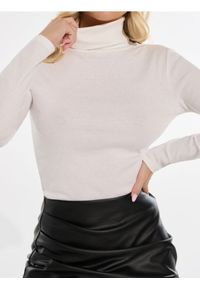 Sinsay - Golf - kremowy. Typ kołnierza: golf. Kolor: kremowy. Materiał: prążkowany, bawełna, materiał. Długość rękawa: długi rękaw. Długość: długie #1