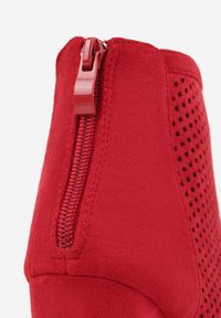 Born2be - Czerwone Ażurowe Sandały Vices na Obcasie z Odkrytymi Noskami Zeniri. Okazja: na imprezę, na co dzień. Kolor: czerwony. Materiał: jeans. Wzór: ażurowy. Sezon: wiosna, lato. Obcas: na obcasie. Styl: casual. Wysokość obcasa: średni #6