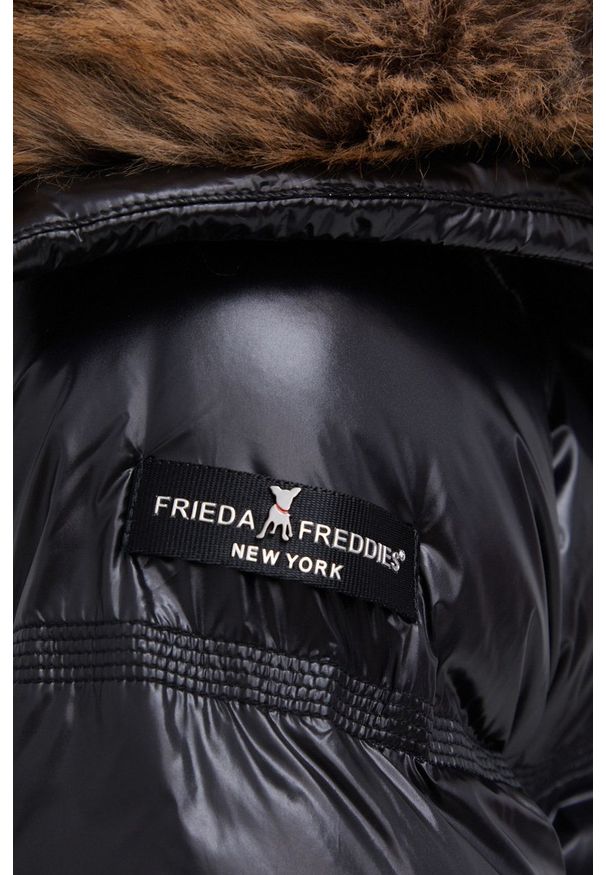 Frieda & Freddies Kurtka damska kolor czarny przejściowa. Okazja: na co dzień. Typ kołnierza: kaptur. Kolor: czarny. Materiał: materiał, futro. Styl: casual