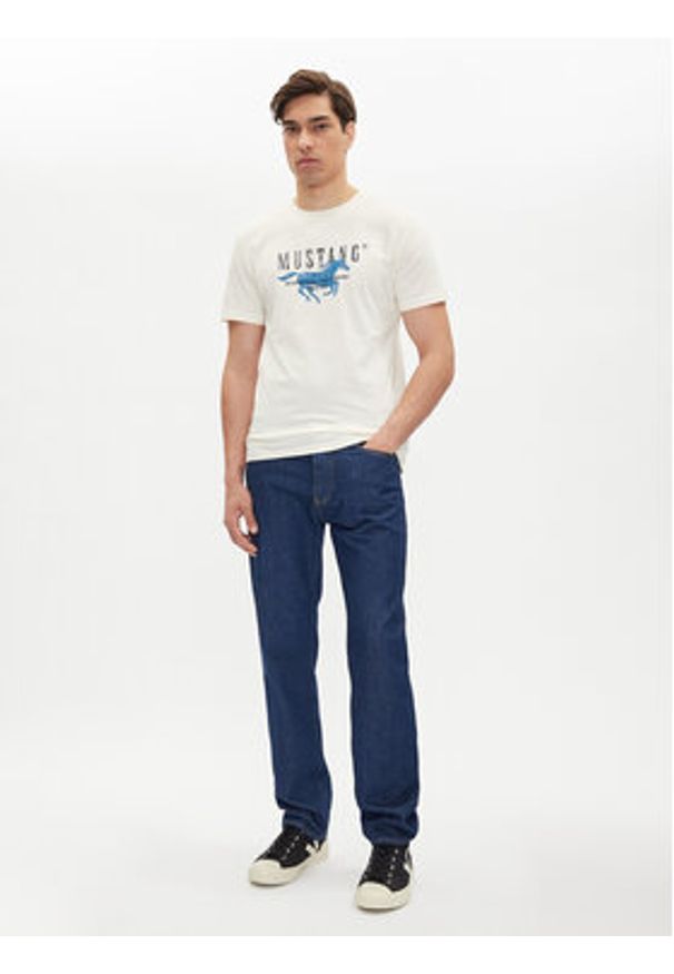 Mustang T-Shirt Austin 1016484 Biały Regular Fit. Kolor: biały. Materiał: bawełna