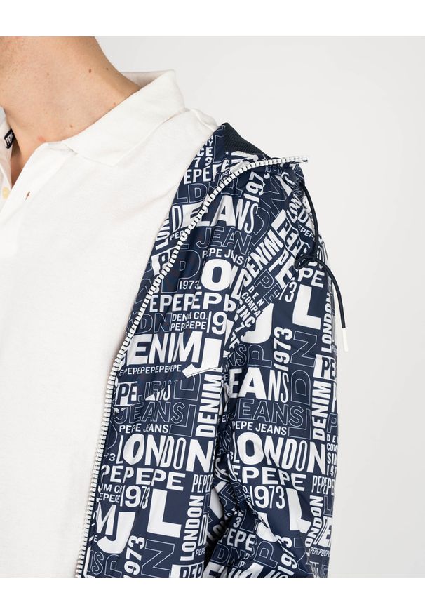 Pepe Jeans Kurtka "Tony" | PM402412 | Tony | Mężczyzna | Biały, Granatowy. Okazja: na co dzień. Typ kołnierza: kaptur. Kolor: biały, wielokolorowy, niebieski. Materiał: poliester. Wzór: aplikacja, nadruk. Styl: casual