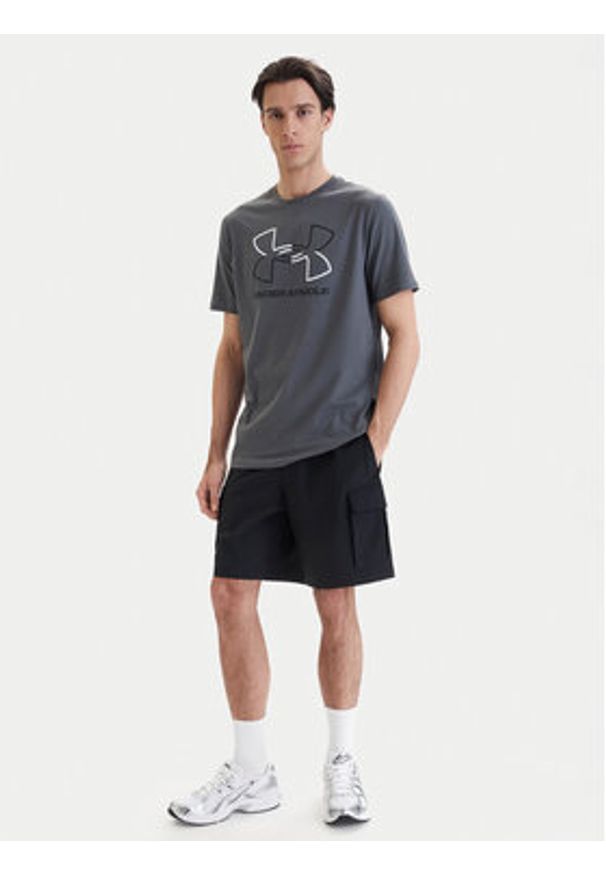 Under Armour Szorty sportowe UA Vibe Woven Cargo 1386560 Czarny Regular Fit. Kolor: czarny. Materiał: syntetyk. Styl: sportowy