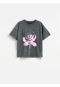 Reserved - T-shirt z nadrukiem - ciemnoszary. Kolor: szary. Materiał: bawełna, dzianina. Wzór: nadruk