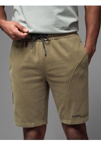 Ombre Clothing - Dopasowane krótkie męskie spodenki dresowe z nadrukami – oliwkowe V4 - Rozmiar: XL. Kolor: oliwkowy. Materiał: dresówka. Długość: krótkie. Wzór: nadruk. Styl: sportowy #6