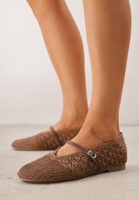 Born2be - Brązowe Plecione Balerinki VICES z Paskiem z Klamerką i Wycięciem V Nemecea. Okazja: na co dzień. Zapięcie: pasek. Kolor: brązowy. Materiał: jeans. Szerokość cholewki: normalna. Wzór: haft. Sezon: lato. Styl: boho, casual, elegancki #5