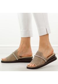 Beżowe skórzane klapki damskie na koturnie M.Daszyński 2267-14. Okazja: na co dzień. Kolor: beżowy. Materiał: skóra. Sezon: wiosna, lato. Obcas: na koturnie. Styl: casual, elegancki, klasyczny #1