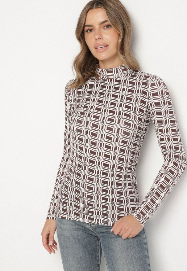 Born2be - Biało-Brązowa Bawełniana Bluzka z Golfem i Długim Rękawem w Geometryczny Wzór Vilitila. Okazja: na co dzień. Typ kołnierza: golf. Kolor: biały. Materiał: bawełna. Długość rękawa: długi rękaw. Długość: długie. Wzór: geometria. Styl: casual, elegancki