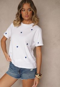 Renee - Biało-Niebieski Bawełniany T-shirt z Motywem Serc Aramiraa. Okazja: na co dzień. Kolor: biały. Materiał: bawełna. Styl: casual #5
