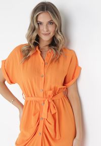 Born2be - Pomarańczowa Koszulowa Sukienka Midi z Gumką w Talii i Materiałowym Paskiem z Wiskozy Skeisa. Kolor: pomarańczowy. Materiał: materiał, wiskoza. Typ sukienki: koszulowe. Długość: midi #4