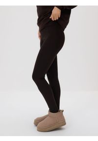 Reserved - Bawełniane legginsy - ciemnobrązowy. Kolor: brązowy. Materiał: bawełna #1