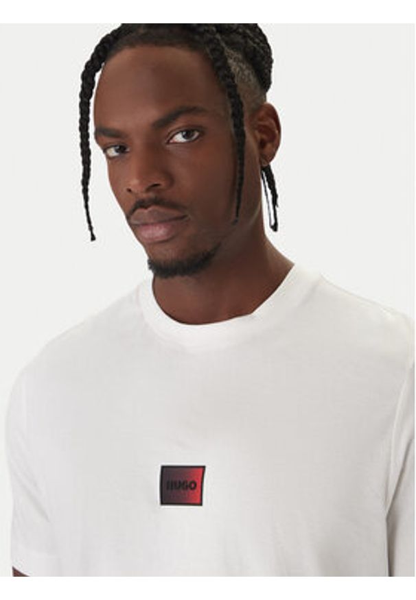 Hugo - HUGO T-Shirt Danotie 50553124 Écru Regular Fit. Kolor: kremowy. Materiał: bawełna