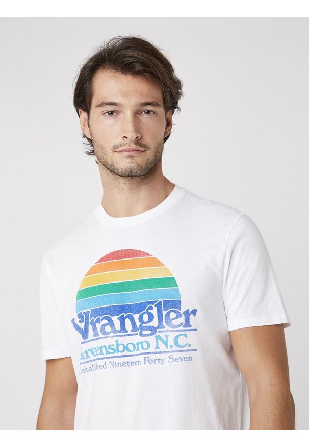 Wrangler - MĘSKA KOSZULKA T-SHIRT WRANGLER SS GRAPHIC TEE WHITE W7AID3989 112131343