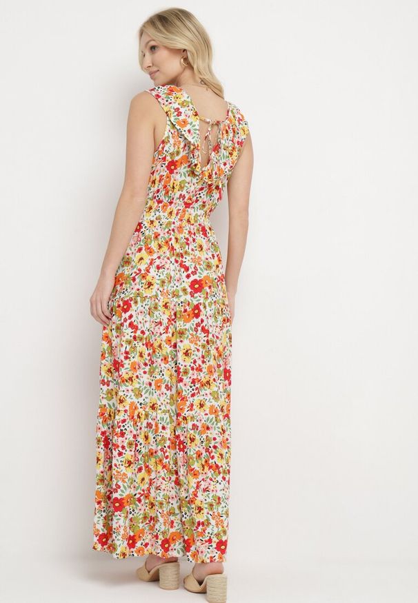 Born2be - Żółto-Czerwona Sukienka Maxi z Trójkątnym Dekoltem i Kwiatowym Motywem z Falbanką Moraila. Typ kołnierza: dekolt w serek. Kolor: żółty. Wzór: kwiaty. Sezon: wiosna, lato. Długość: maxi