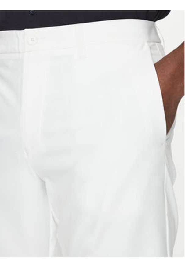 BOSS Szorty materiałowe S_Commuter_10.5 inch 50540337 Biały Slim Fit. Kolor: biały. Materiał: syntetyk
