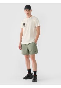 4f - 4F Spodenki casual męskie - oliwkowe S. Kolor: brązowy, oliwkowy, wielokolorowy. Materiał: materiał, bawełna, poliester. Długość: krótkie #1