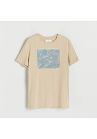 Reserved - T-shirt regular z roślinnym motywem - Beżowy. Kolor: beżowy