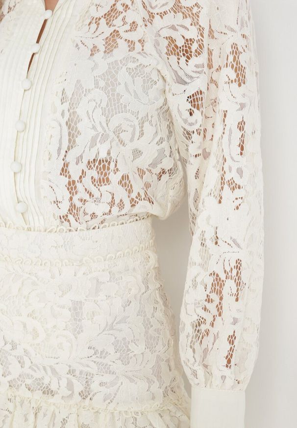 Born2be - Jasnobeżowy 2-częściowy Komplet Helelle. Kolor: beżowy. Materiał: koronka. Wzór: ażurowy, koronka