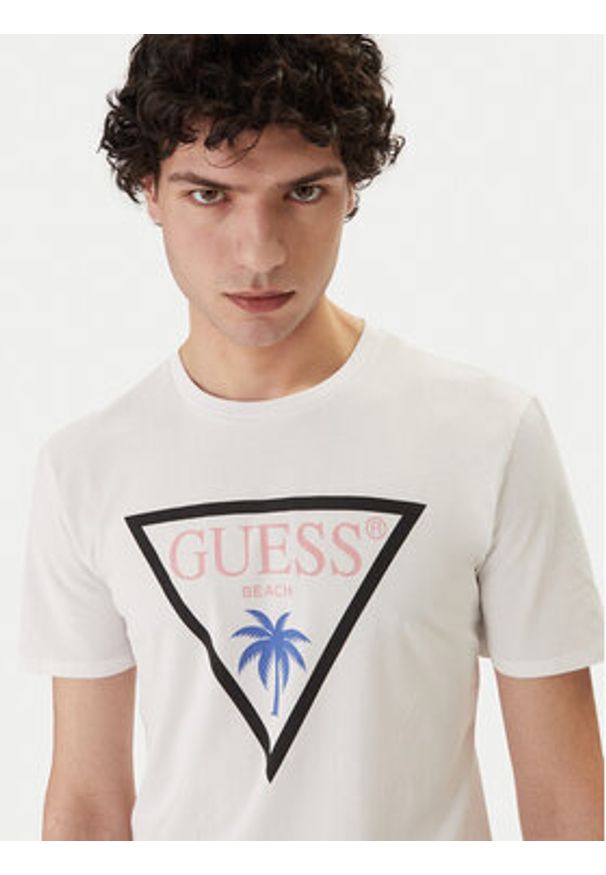 Guess T-Shirt F6GI09 J1314 Biały Slim Fit. Kolor: biały. Materiał: bawełna