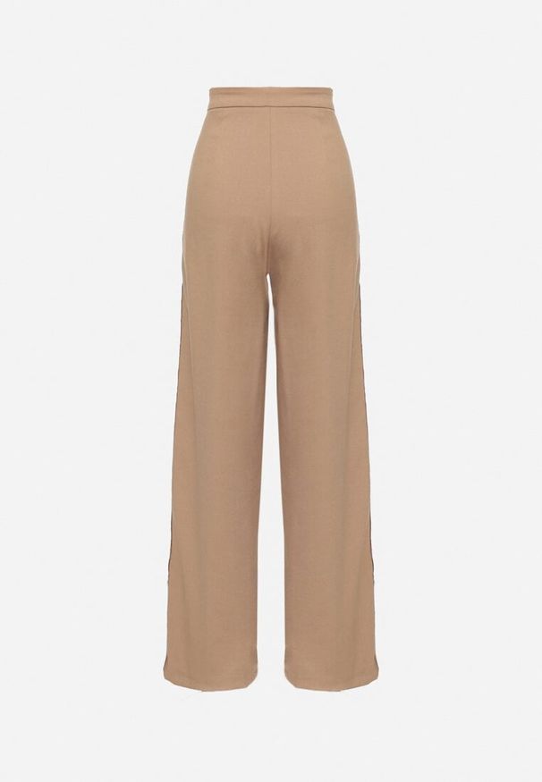 Born2be - Ciemnobeżowe Szerokie Spodnie High Waist Ozdobione Kieszeniami Zinnoria. Stan: podwyższony. Kolor: beżowy. Materiał: wiskoza, satyna. Długość: długie. Wzór: aplikacja