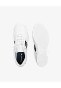 Lacoste - LACOSTE - Białe sneakersy z haftowanym logo COURT-MASTER. Kolor: biały. Materiał: materiał, poliester. Wzór: haft #4