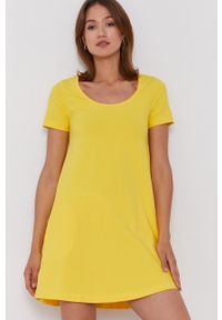 United Colors of Benetton - Sukienka. Kolor: żółty. Materiał: dzianina. Długość rękawa: krótki rękaw. Wzór: gładki. Typ sukienki: rozkloszowane. Długość: mini #1