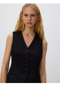 Reserved - Długa kamizelka z wiskozą - czarny. Kolor: czarny. Materiał: wiskoza. Długość: długie #1
