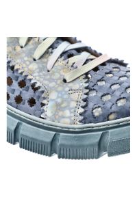 Półbuty damskie Maciejka, cholewka tekstylna z perforacją dekoracyjne aplikacje na całej powierzchni klasyczne sznurowanie miękka konstrukcja przy ko. Zapięcie: sznurówki. Kolor: niebieski. Szerokość cholewki: normalna. Wzór: aplikacja. Styl: klasyczny #4