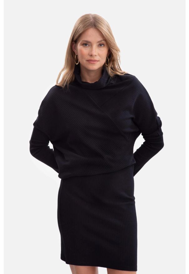 BeWear - Bawełniana ołówkowa sukienka z dzianiny zbluzowana czarna. Okazja: na co dzień. Kolor: czarny. Materiał: dzianina, bawełna. Typ sukienki: ołówkowe. Styl: casual