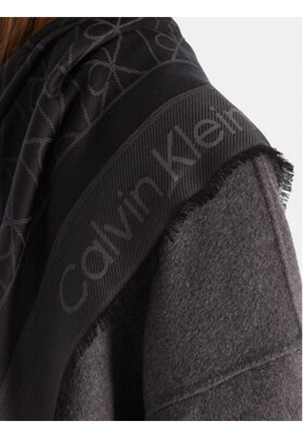 Calvin Klein Szal Emblem Aop Tonal LV04D8063G Czarny. Kolor: czarny. Materiał: materiał